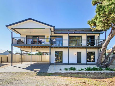 Century 21 SouthCoast: Whinnerah Sunsets - Accommodation Mermaid Beach 0