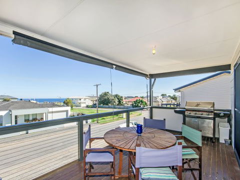 Century 21 SouthCoast: Whinnerah Sunsets - Accommodation Mermaid Beach 1