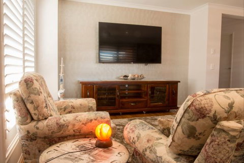 Sea Escape - Accommodation Mermaid Beach 6