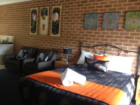 Top Of The Town Motor Inn Yackandandah - Accommodation Mermaid Beach 2