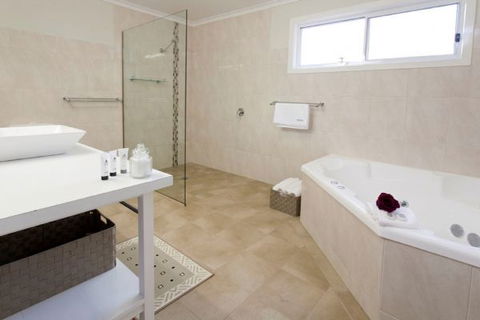 Brookfield Guesthouse - Accommodation Mermaid Beach 6