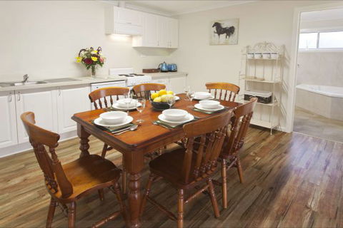 Brookfield Guesthouse - Accommodation Mermaid Beach 7