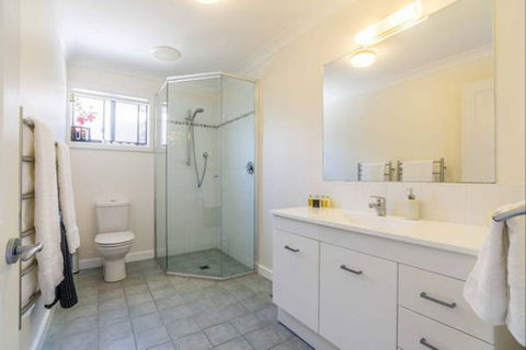Kookaburra Retreat - Accommodation Mermaid Beach 6