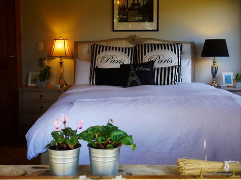 La Perrie Chalet Bed And Breakfast - Accommodation Mermaid Beach 0