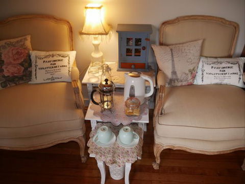 La Perrie Chalet Bed And Breakfast - Accommodation Mermaid Beach 2