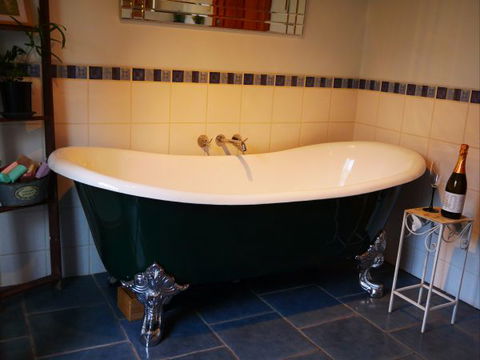 La Perrie Chalet Bed And Breakfast - Accommodation Mermaid Beach 3