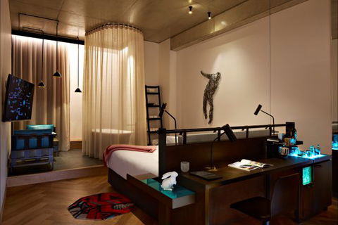 QT Melbourne - Accommodation Mermaid Beach 0