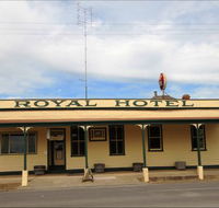 Royal Hotel Snake Valley - Accommodation Mermaid Beach
