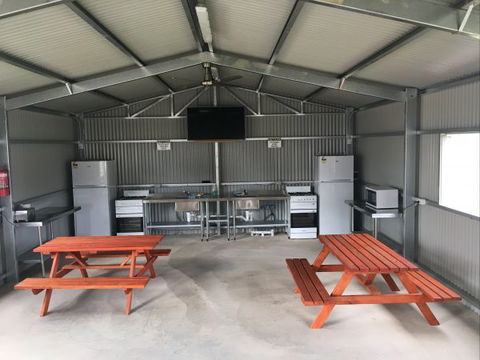Waikerie Holiday Park - Accommodation Mermaid Beach 2