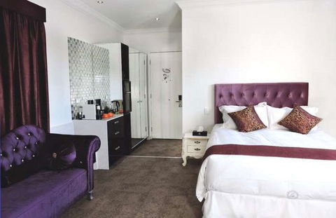 International On The Water Hotel - Accommodation Mermaid Beach 0