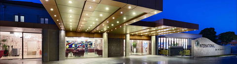 International On The Water Hotel - Accommodation Mermaid Beach 1