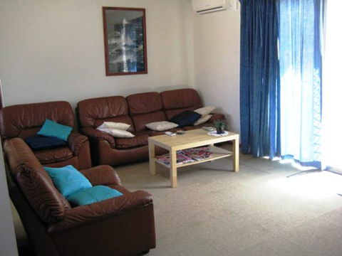 Laubelna's - Accommodation Mermaid Beach 3