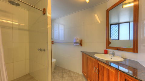 Sky View Units - Accommodation Mermaid Beach 3