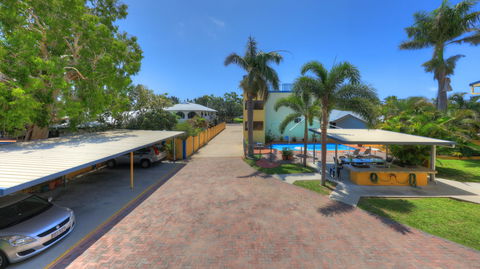 Sky View Units - Accommodation Mermaid Beach 4