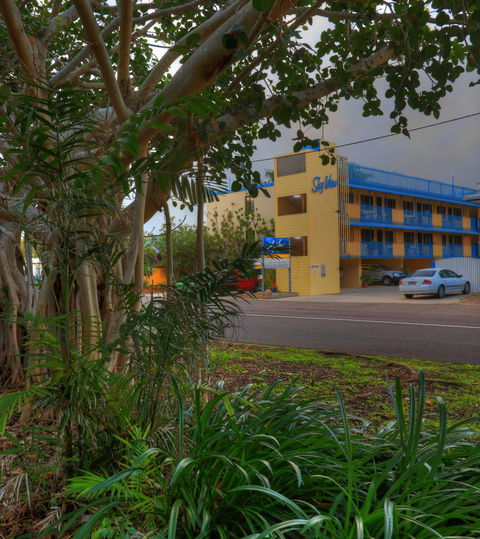 Sky View Units - Accommodation Mermaid Beach 6