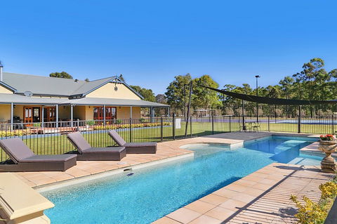 Stonegate - Accommodation Mermaid Beach 1