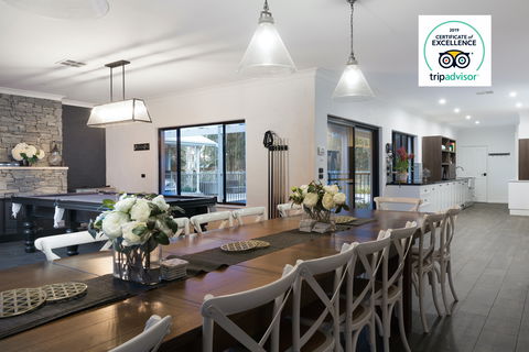 WhiteVale Estate - Accommodation Mermaid Beach 0