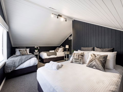 WhiteVale Estate - Accommodation Mermaid Beach 5
