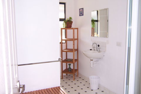 Blue House Bed And Breakfast - Accommodation Mermaid Beach 7