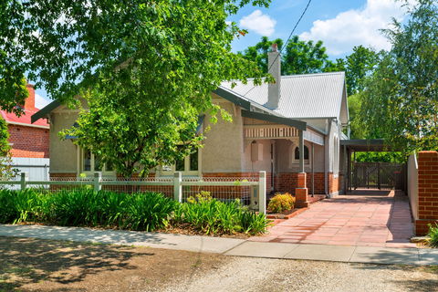 Crisp Street Cottage - Accommodation Mermaid Beach 1
