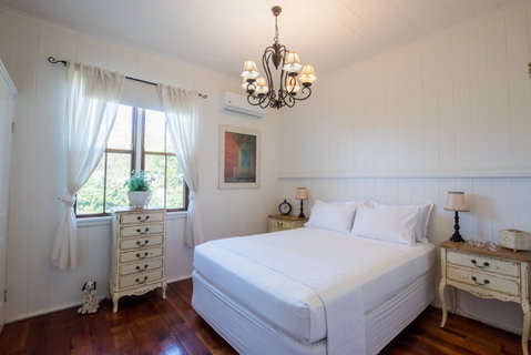Curious Cottages - Accommodation Mermaid Beach 7