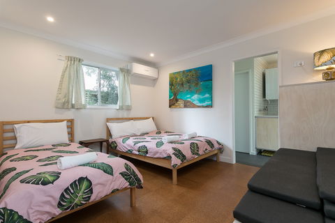 Curlew Shack - Accommodation Mermaid Beach 2