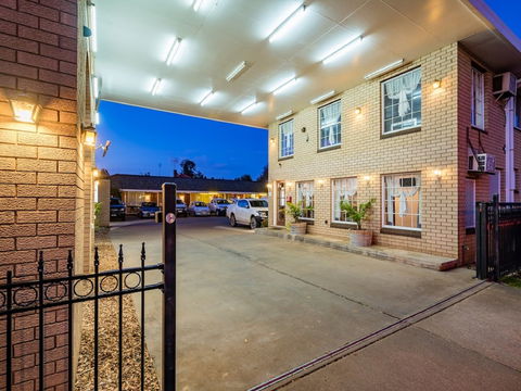 Motel Mandalay - Accommodation Mermaid Beach 1
