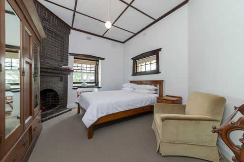 White Rocks - Accommodation Mermaid Beach 0
