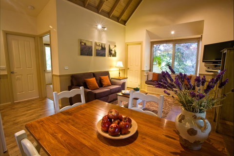 Autumn Abode Cottages - Accommodation Mermaid Beach 0