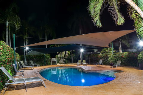 Cable Beachside Villas - Accommodation Mermaid Beach 2
