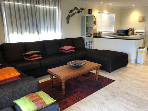 Flutterby's Beach Retreat Preston Beach - Accommodation Mermaid Beach 0
