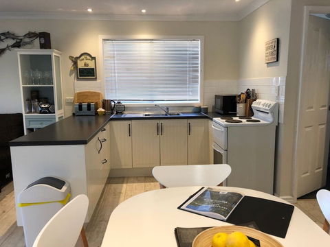Flutterby's Beach Retreat Preston Beach - Accommodation Mermaid Beach 1