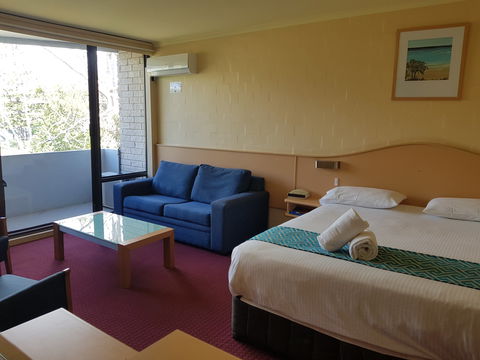 Palm Court Motor Inn - Accommodation Mermaid Beach 1