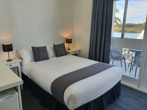 Parade Hotel - Accommodation Mermaid Beach 0