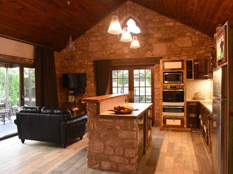 Riverline Cottage - Accommodation Mermaid Beach 1