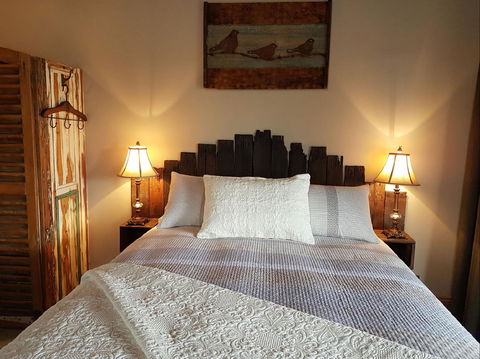 Riverline Cottage - Accommodation Mermaid Beach 2