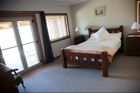 Tracks End Retreat - Accommodation Mermaid Beach 2