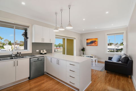 Belmont Executive Apartments - Accommodation Mermaid Beach 1