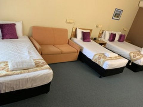 Cumberland Motor Inn - Accommodation Mermaid Beach 0