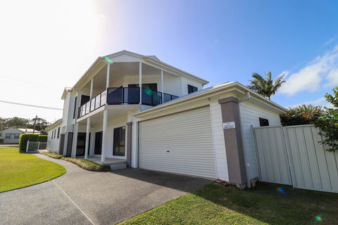 Flexi Five- Belmont - Accommodation Mermaid Beach 0