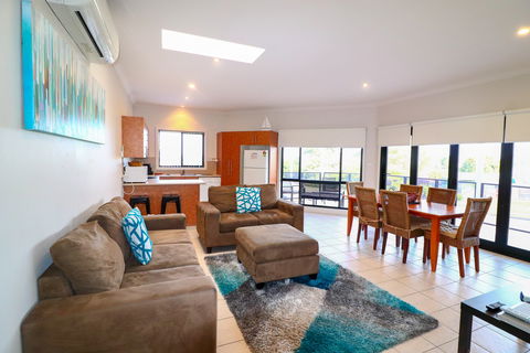 Flexi Five- Belmont - Accommodation Mermaid Beach 1