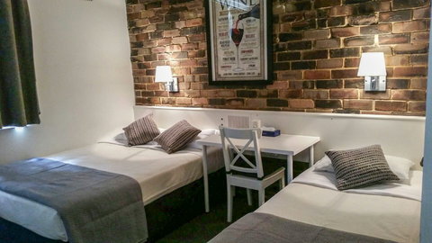 Hornsby Inn - Accommodation Mermaid Beach 1