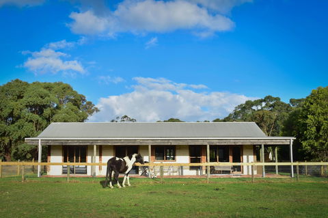 The Glen Farm Cottages - Accommodation Mermaid Beach 1