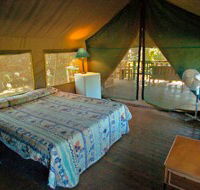 Lions Den Hotel - Accommodation Mermaid Beach
