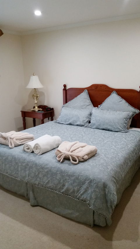 Carolynnes Cottages - Blue Wren Cottage - Accommodation Mermaid Beach 0
