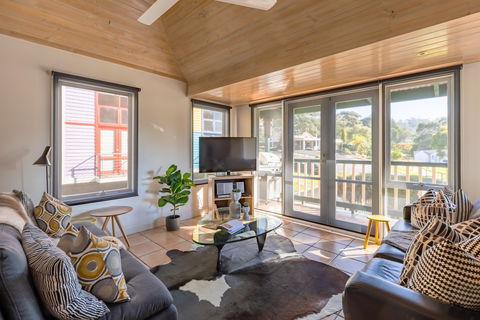 Dlux + Escape @ Lorne - Accommodation Mermaid Beach 0