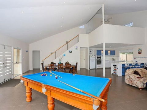 Falcon By The Bay - Accommodation Mermaid Beach 0