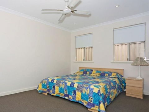 Falcon By The Bay - Accommodation Mermaid Beach 2