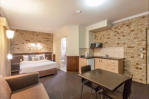 Highlander Motor Inn And Apartments - Accommodation Mermaid Beach 0