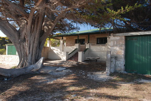 Managers Lodge - Innes National Park - Accommodation Mermaid Beach 0